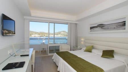 Oferta Semana Santa en Ibiza Hotel 4* solo por 45€ la noche p/p Hotel Argos - Playa de Talamanca