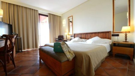 HOTEL CIGARRAL EL BOSQUE - Siguiente