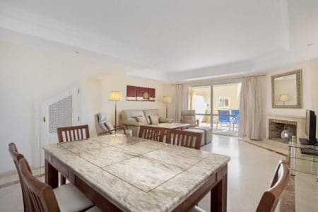 Semana Santa en familia en la Costa del sol: 4 noches en apartamento 4* por solo 24€ la noche por persona Hoteles baratos en Estepona