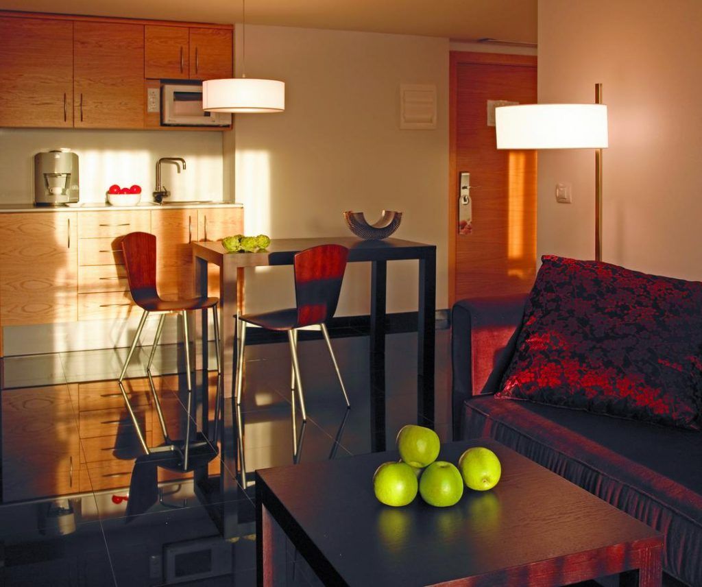 Hotel Hesperia Fira Suites - Hyatt Regency Barcelona Tower