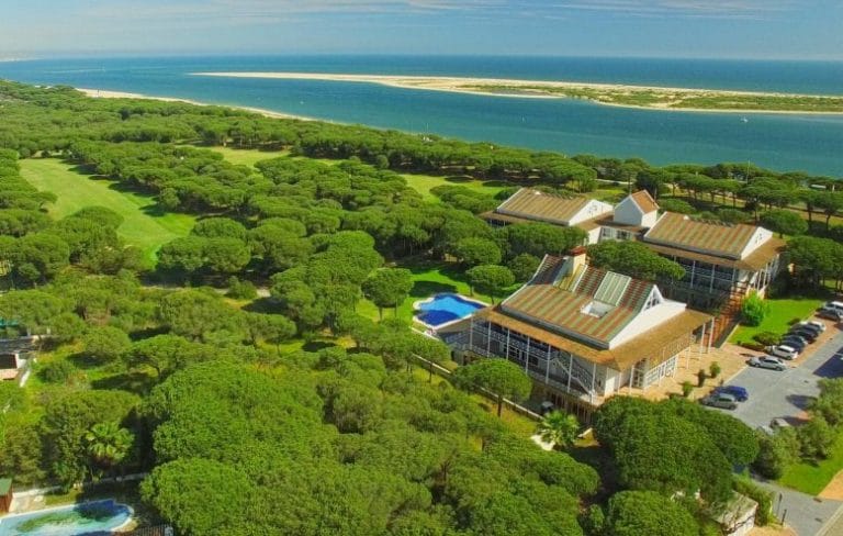 Fin de semana de locura en la costa de Huelva en Hotel 4* Golf club por solo 24€ la noche por persona Hotel Nuevo Portil Golf - Golf Nuevo Portil