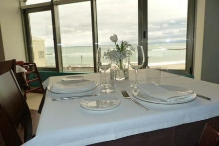 Vacaciones en Galicia: Maravilloso hotel a pie de la playa hotel-nordes_2