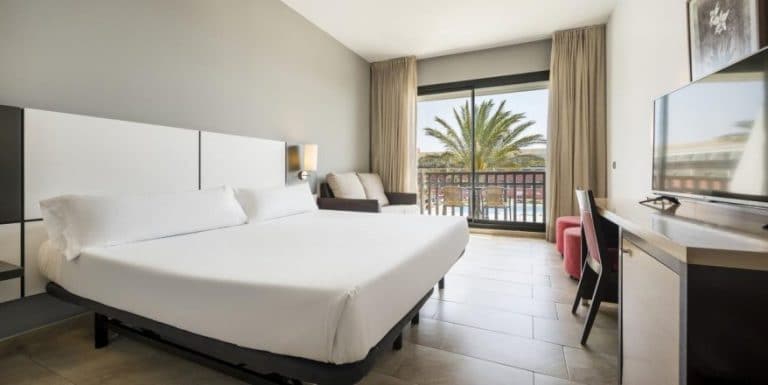 !Última Hora¡ 4 días en Conil de la Frontera en Hotel 4* por 27€ la noche por persona. Desayuno Incluido. ilunion-calas-de-conil_5