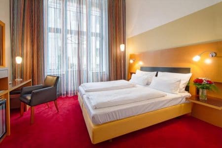 Chollo de fin de semana en Praga: vuelo + hotel 4* por tan solo 106€ por persona. Desayuno incluido. hotel-theatrino-praga_2