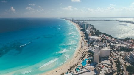 Qué hacer en Cancún: Lugares para visitar de día y de noche Sea landscape beach vacation