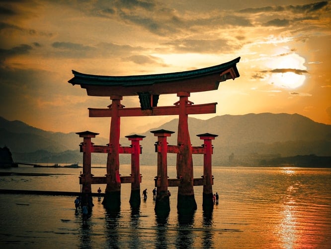 Santuario de Itsukushima - Puerta Torii flotante de Itsukushima (temporalmente en construcción)