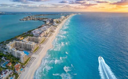 10 Mejores playas de Cancún Canopy by Hilton Cancún La Isla - Días festivos de méxico